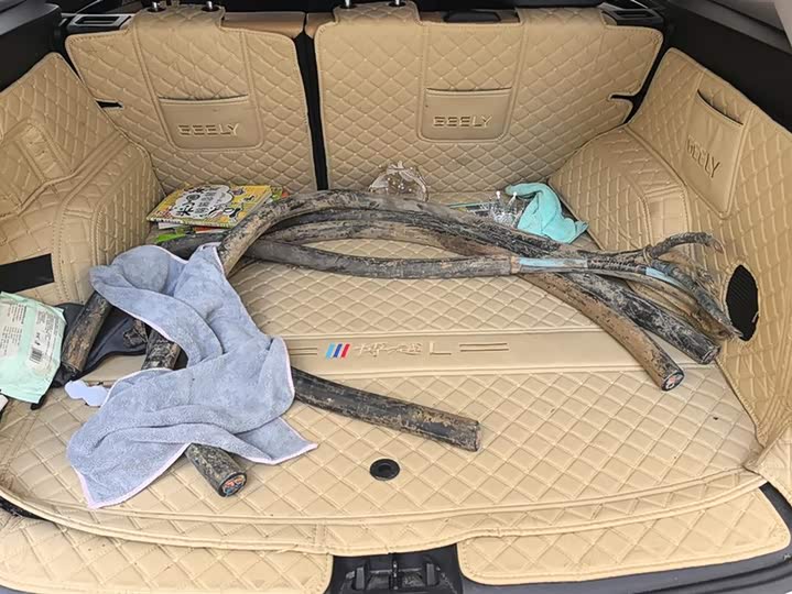 Фото 4 - Geely Atlas L