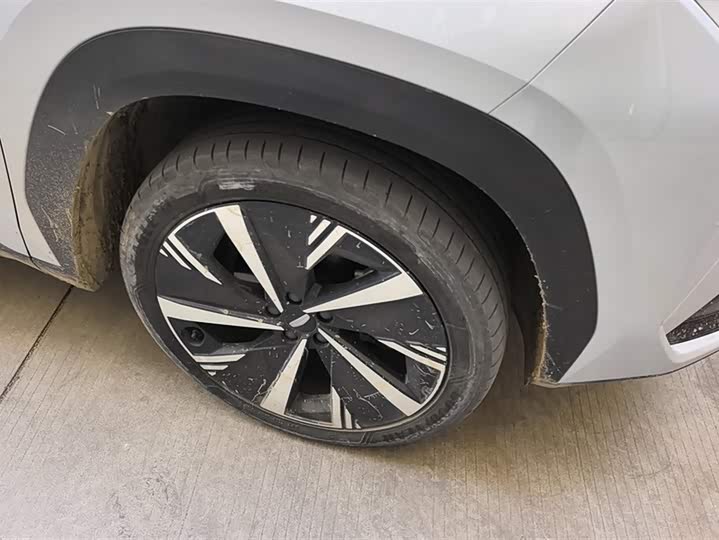 Фото 6 - Geely Atlas L