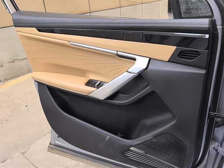 Фото 7 - Geely Atlas L