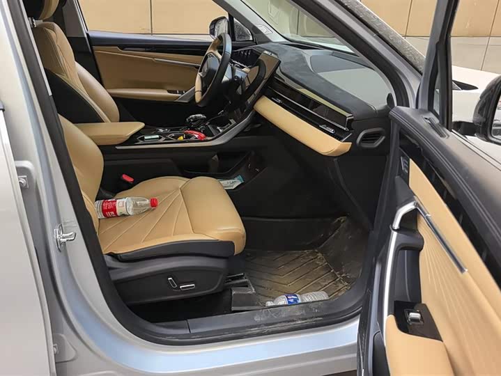 Фото 8 - Geely Atlas L