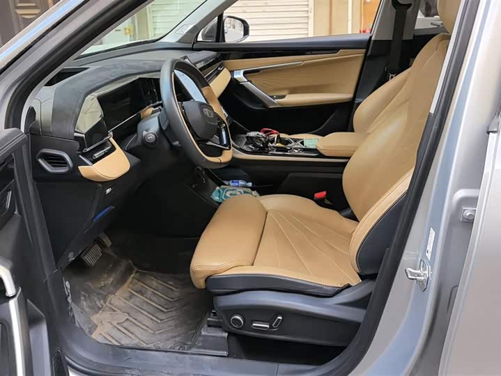 Фото 9 - Geely Atlas L