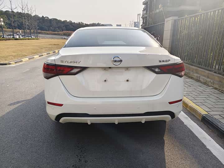 Фото 9 - Nissan Sylphy