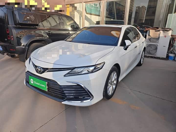 Фото 2 - Toyota Camry