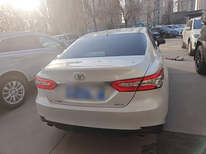 Фото 6 - Toyota Camry