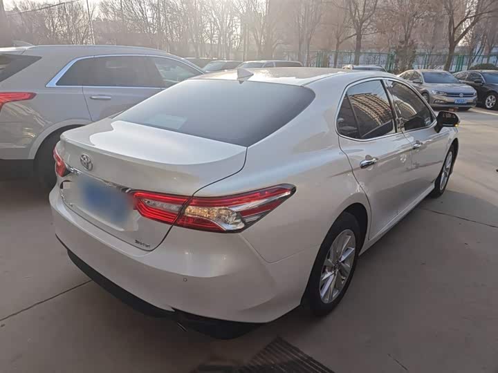 Фото 7 - Toyota Camry