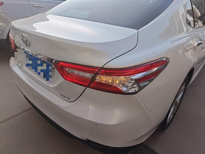 Фото 8 - Toyota Camry