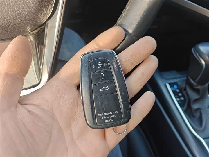 Фото 9 - Toyota Camry