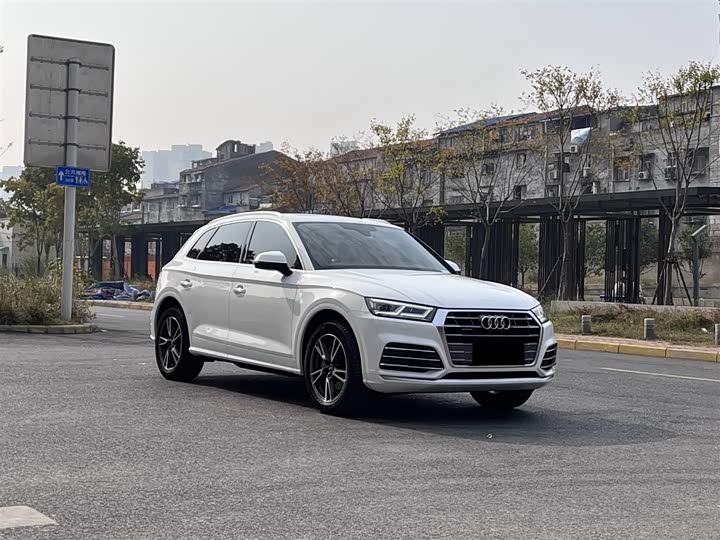 Фото 2 - Audi Q5L