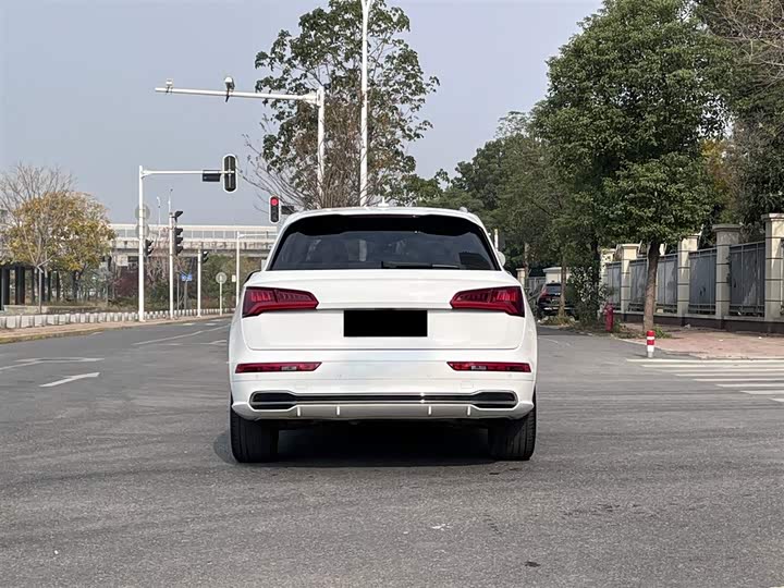Фото 4 - Audi Q5L