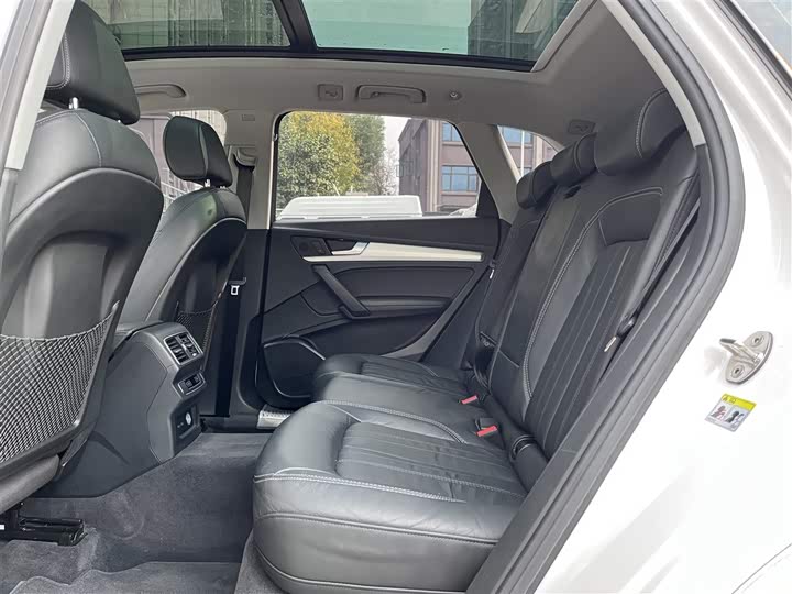 Фото 6 - Audi Q5L