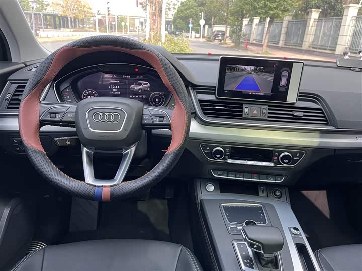 Фото 7 - Audi Q5L
