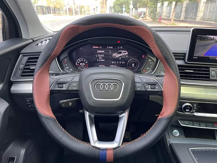 Фото 8 - Audi Q5L