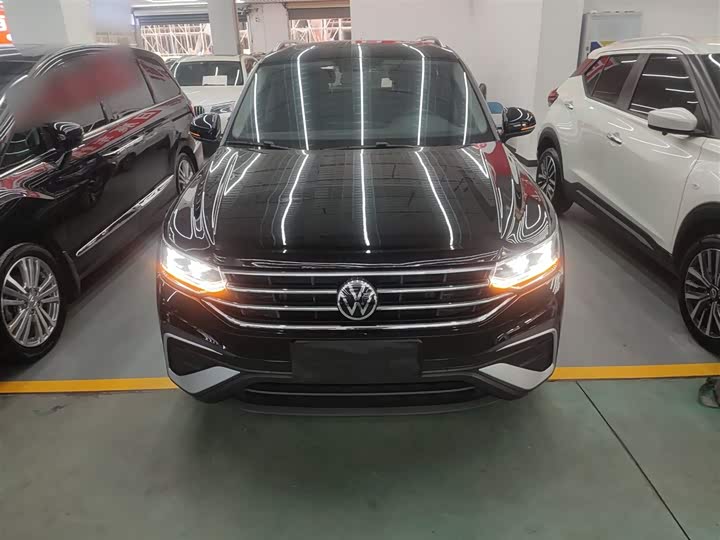 Фото 3 - Volkswagen Tiguan L Pro