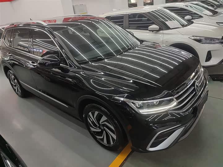 Фото 4 - Volkswagen Tiguan L Pro