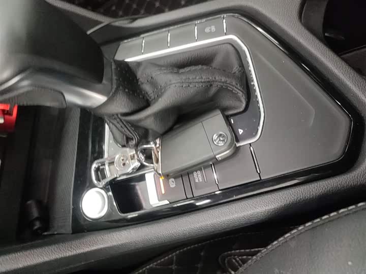 Фото 9 - Volkswagen Tiguan L Pro