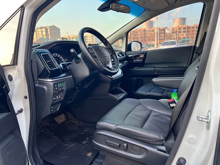 Фото 7 - Honda Elysion