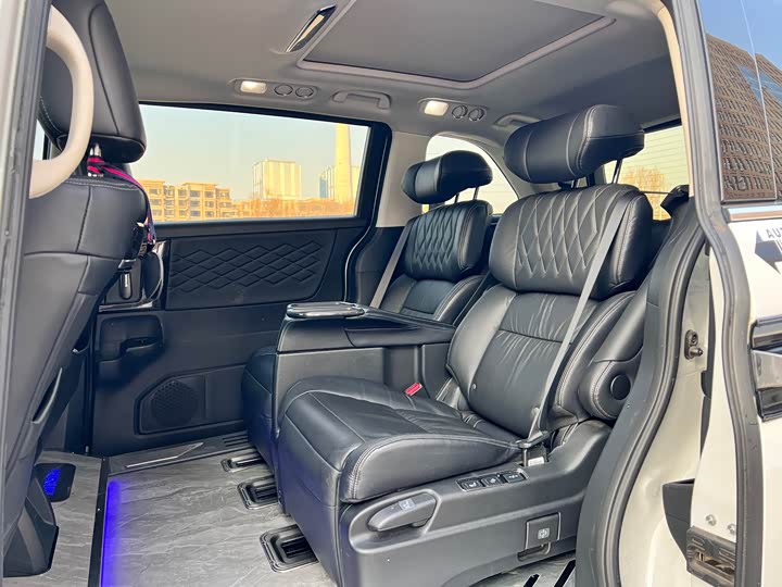 Фото 9 - Honda Elysion