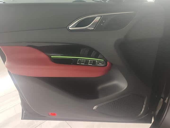 Фото 7 - Hongqi HS3