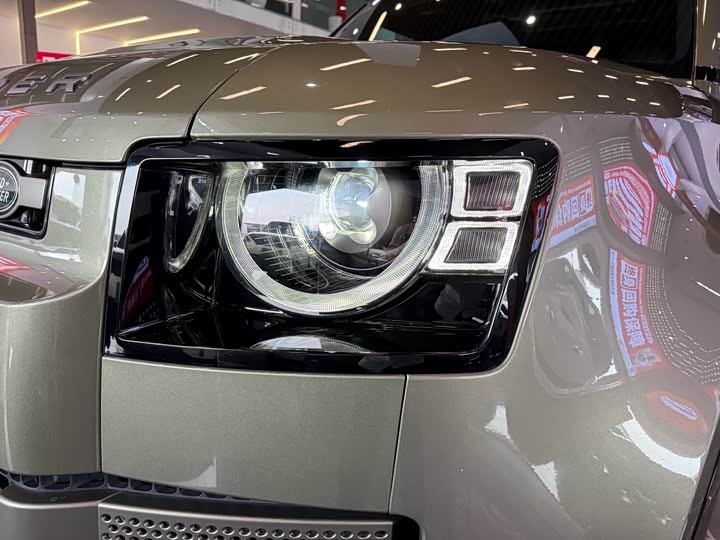 Фото 9 - Land Rover Defender