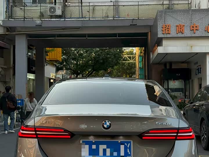 Фото 3 - BMW 5 Series