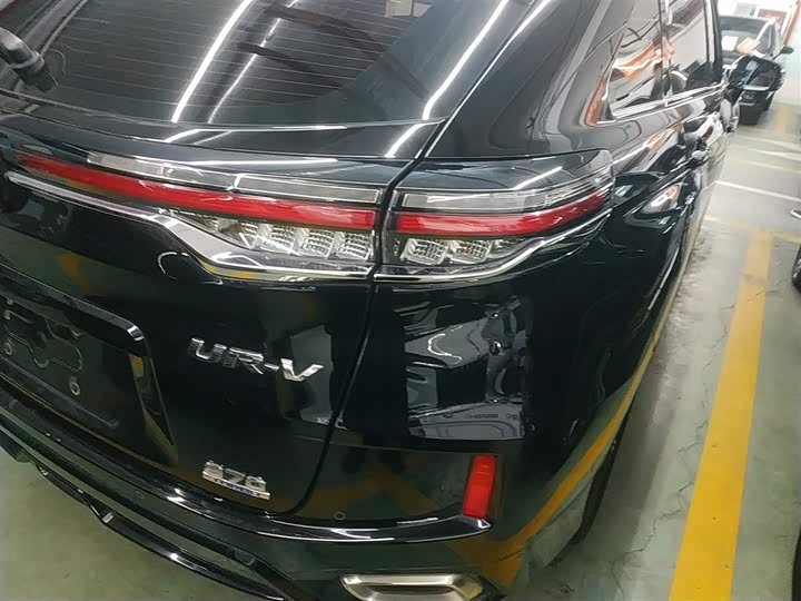 Фото 8 - Honda UR-V