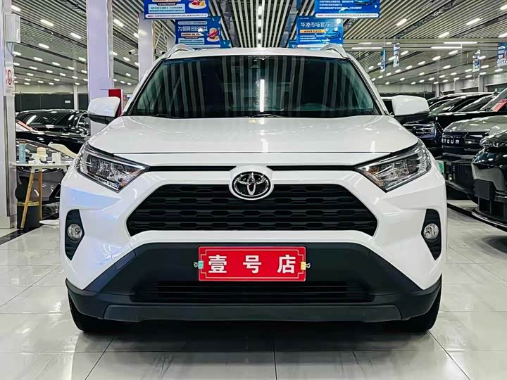 Фото 2 - Toyota RAV4