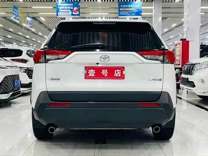 Фото 5 - Toyota RAV4