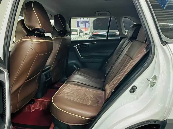 Фото 9 - Toyota RAV4