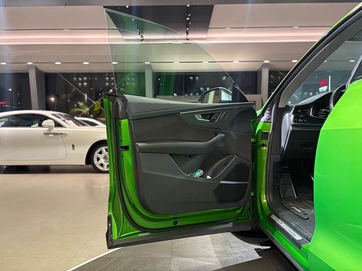 Фото 9 - Audi RS Q8