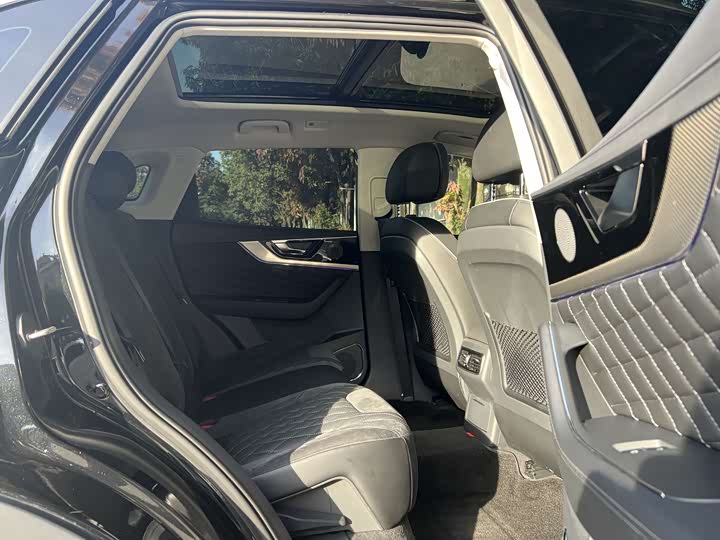 Фото 9 - Hongqi HS5