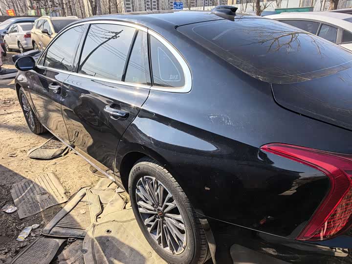 Фото 7 - Hongqi H5