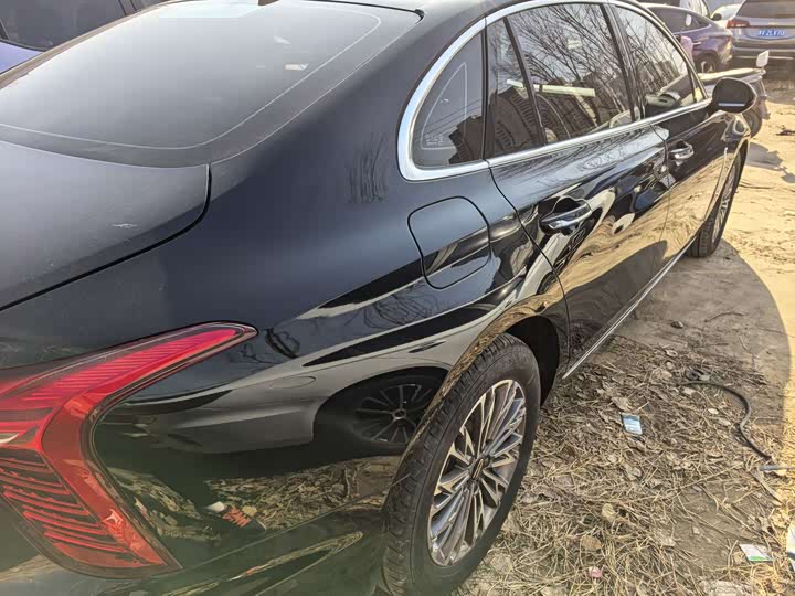 Фото 8 - Hongqi H5