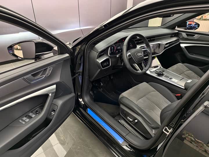 Фото 4 - Audi A6L