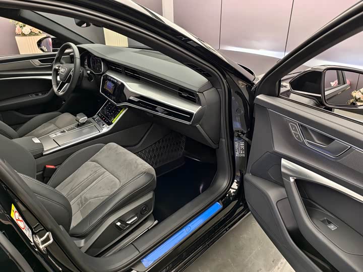 Фото 6 - Audi A6L