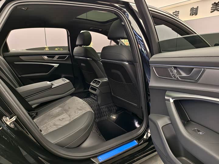 Фото 9 - Audi A6L