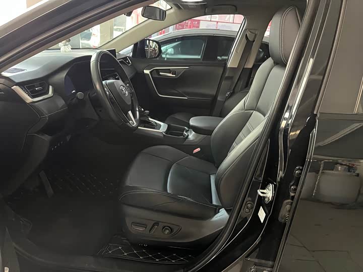 Фото 7 - Toyota Wildlander