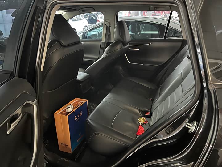 Фото 9 - Toyota Wildlander