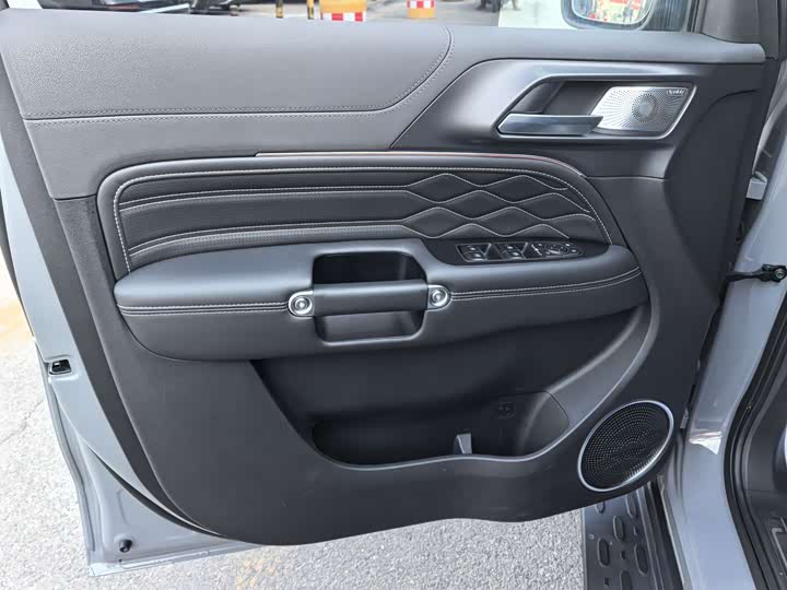 Фото 7 - Tank 300