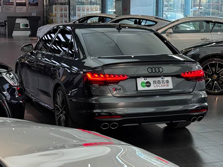 Фото 4 - Audi S4