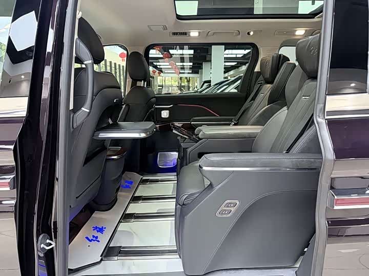 Фото 5 - Hongqi HQ9 Hybrid