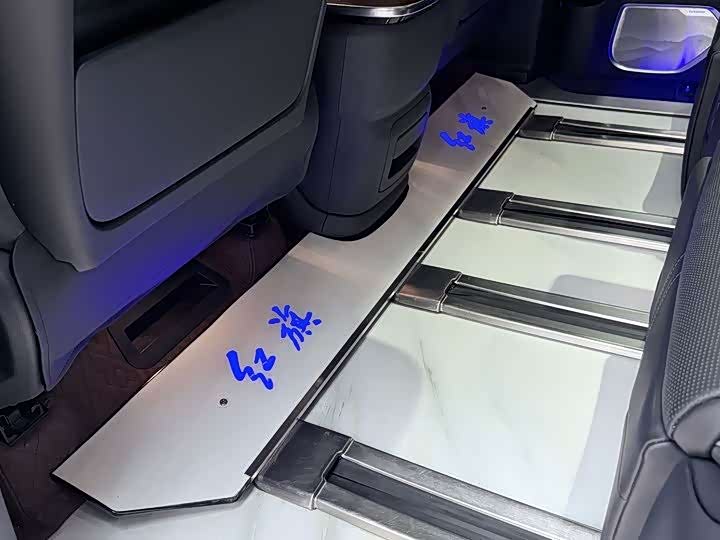 Фото 9 - Hongqi HQ9 Hybrid