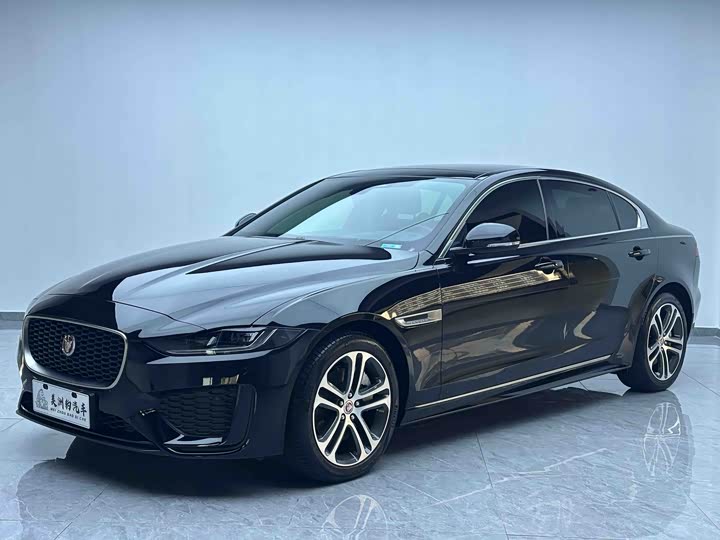 Фото 1 - Jaguar XE L