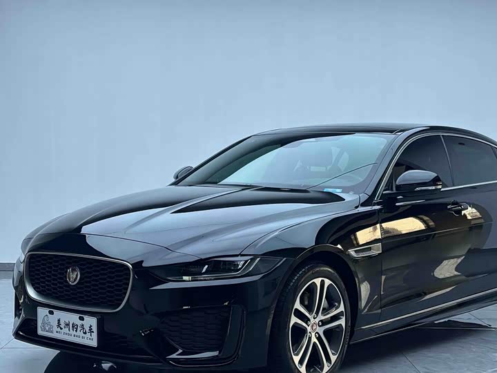 Фото 2 - Jaguar XE L