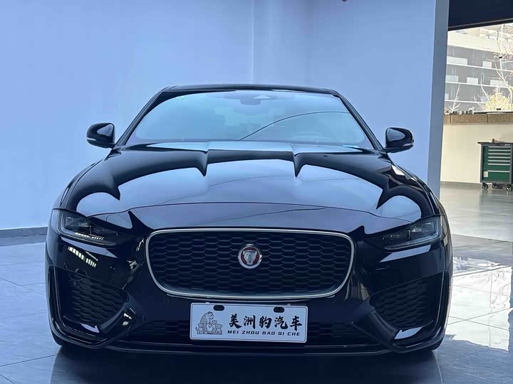 Фото 3 - Jaguar XE L