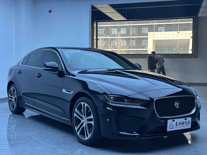 Фото 4 - Jaguar XE L