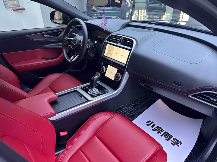 Фото 7 - Jaguar XE L