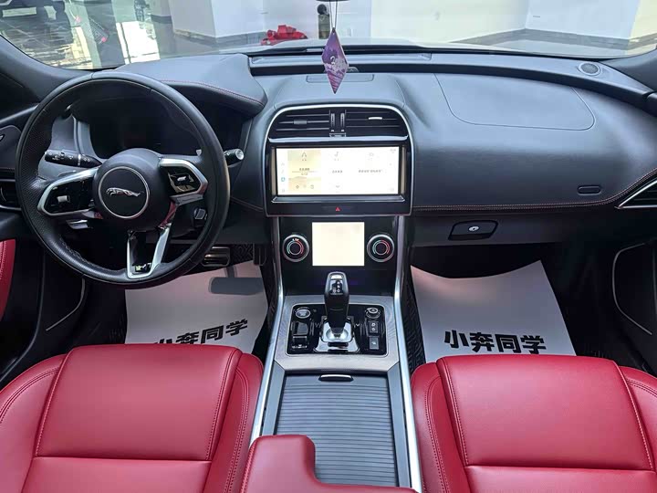 Фото 9 - Jaguar XE L