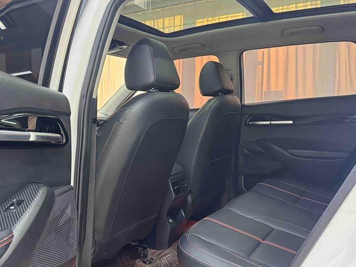 Фото 8 - Kia KX3