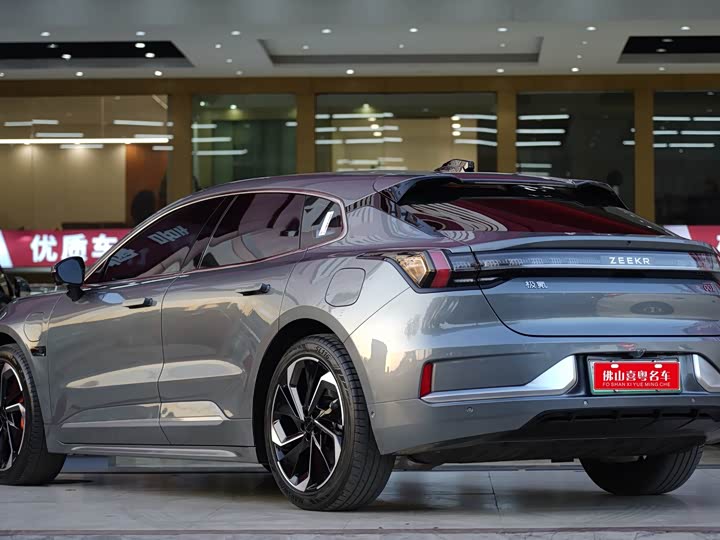 Фото 2 - Zeekr 001