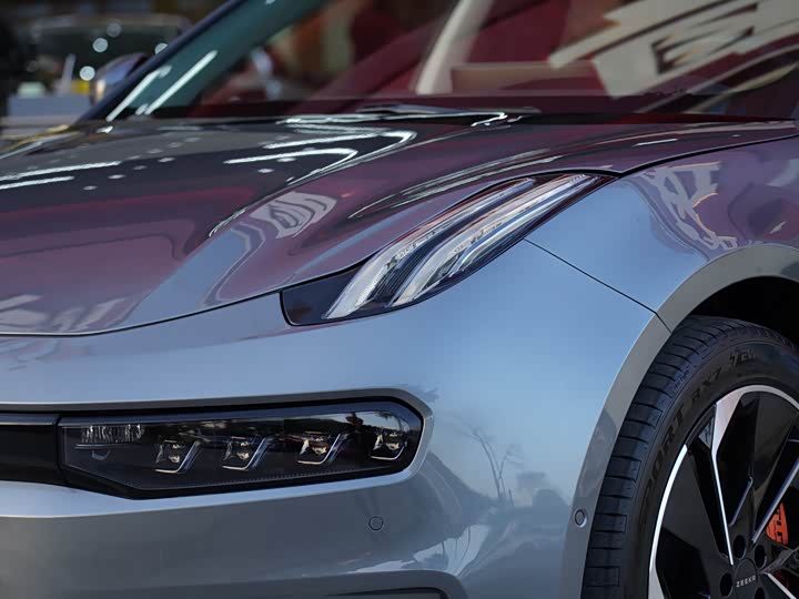 Фото 3 - Zeekr 001